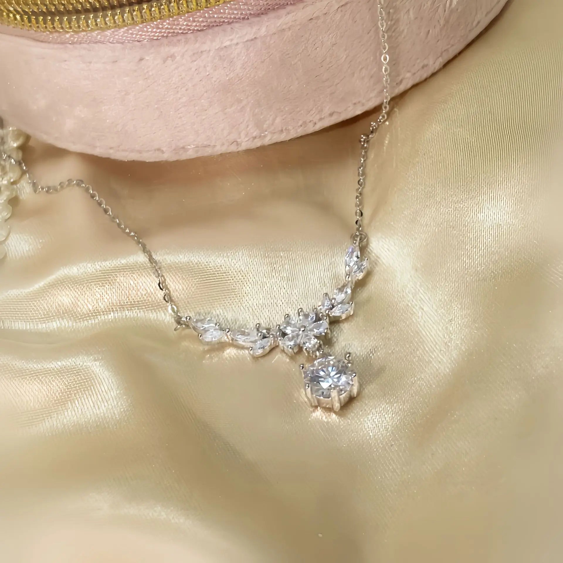 Halaile D Color Moissanite S925 Sterling Silver Cassia Twig Necklace Trendy Neck Chain Fine Jewelry Women Wedding Gift