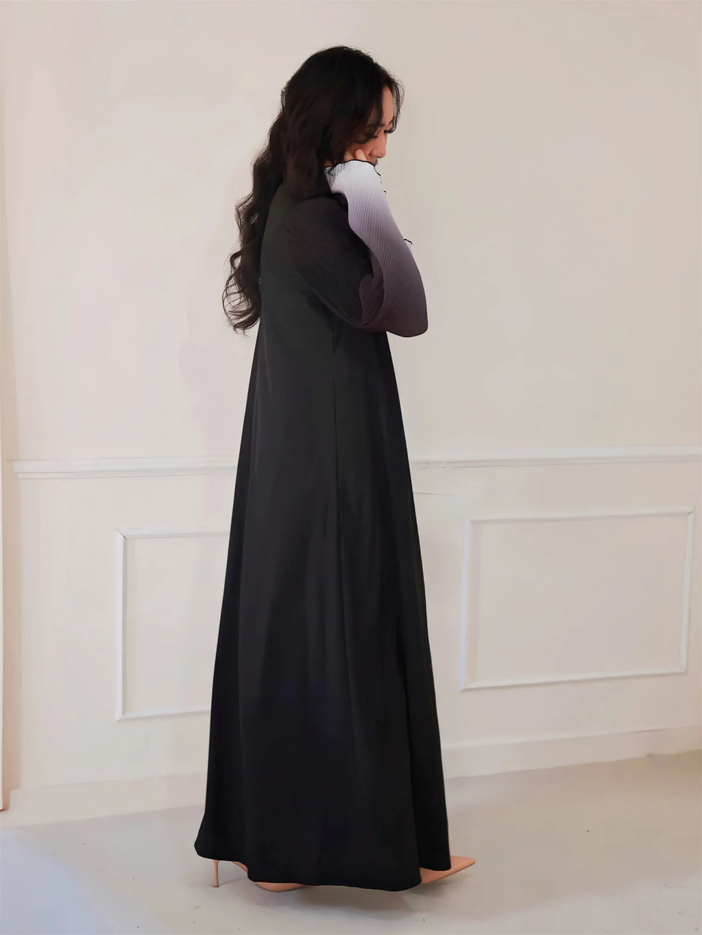Elegant Sea Waves Open Abaya with Flare Sleeves